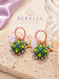 RENKLİ KARELİ CHARM DETAYLI KARIŞIK RENKLİ  ÇELİK KÜPE